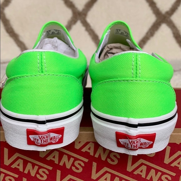 VANS CLASSIC SLIP ON NEON Green GECKO/True White W - Picture 9 of 16
